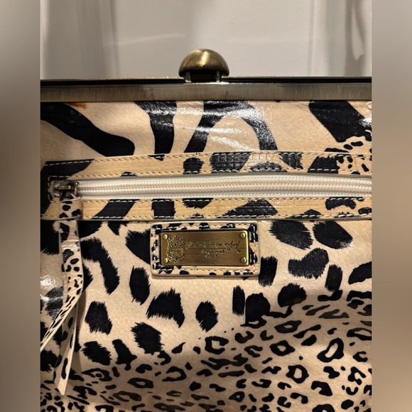 NEW Sharif Couture All Leather Laser Cut 3D Floral Gray Satchel Bag - Picture 3 of 9